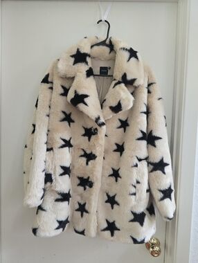 NWOT Cliché Faux Fur Star Print Statement Coat - Cream & Black